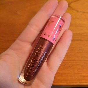 Jeffree Star liquid lipstick in No Tea, No Shade